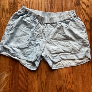 Ingrid and Isabel maternity, below the belly shorts